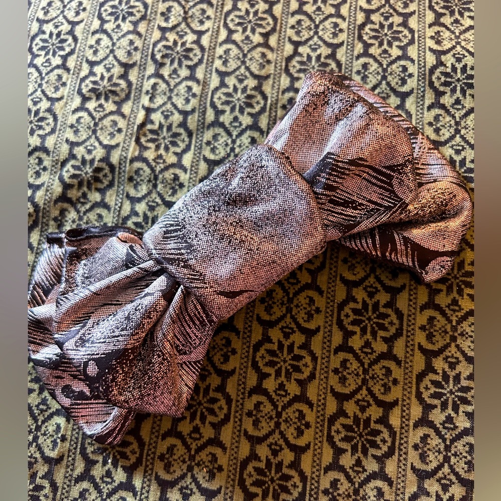 VTG 80s Silver and Black Scarf Material Hair Bow. Unbranded.